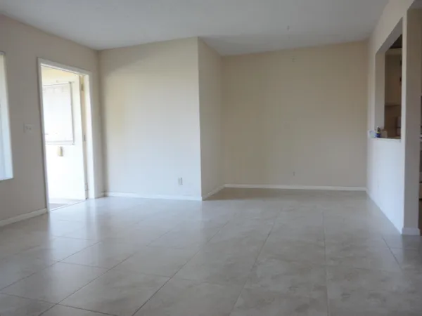 $1,325 | 322 Knotty Pine Circle, Unit D1, Greenacres, FL 33463