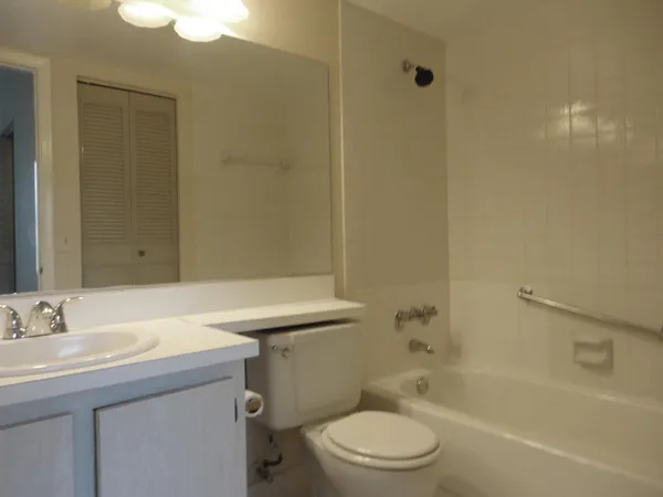 $1,325 | 322 Knotty Pine Circle, Unit D1, Greenacres, FL 33463