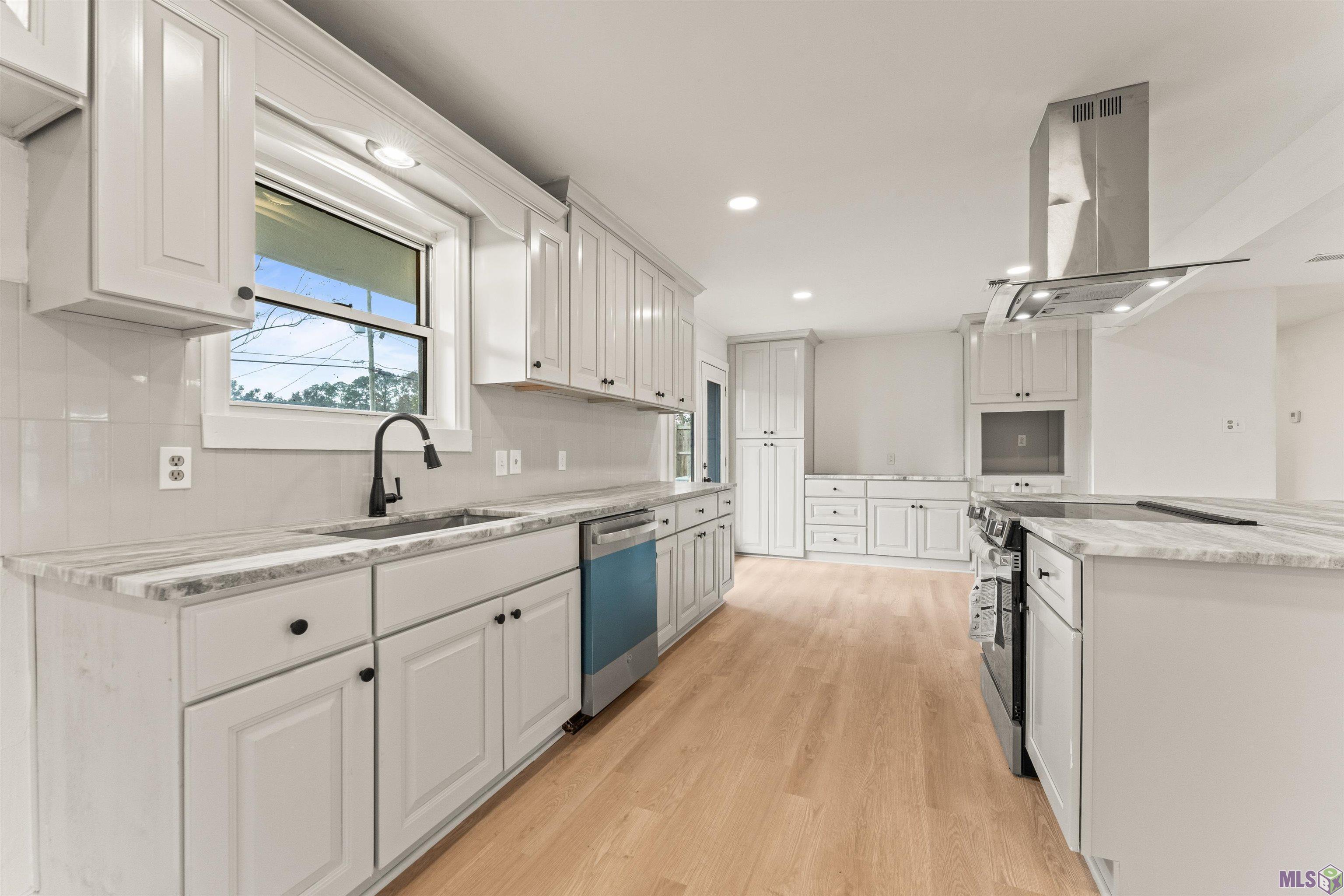 9458 West Darryl Parkway Baton Rouge, LA 70815 - Photo 3 of 31