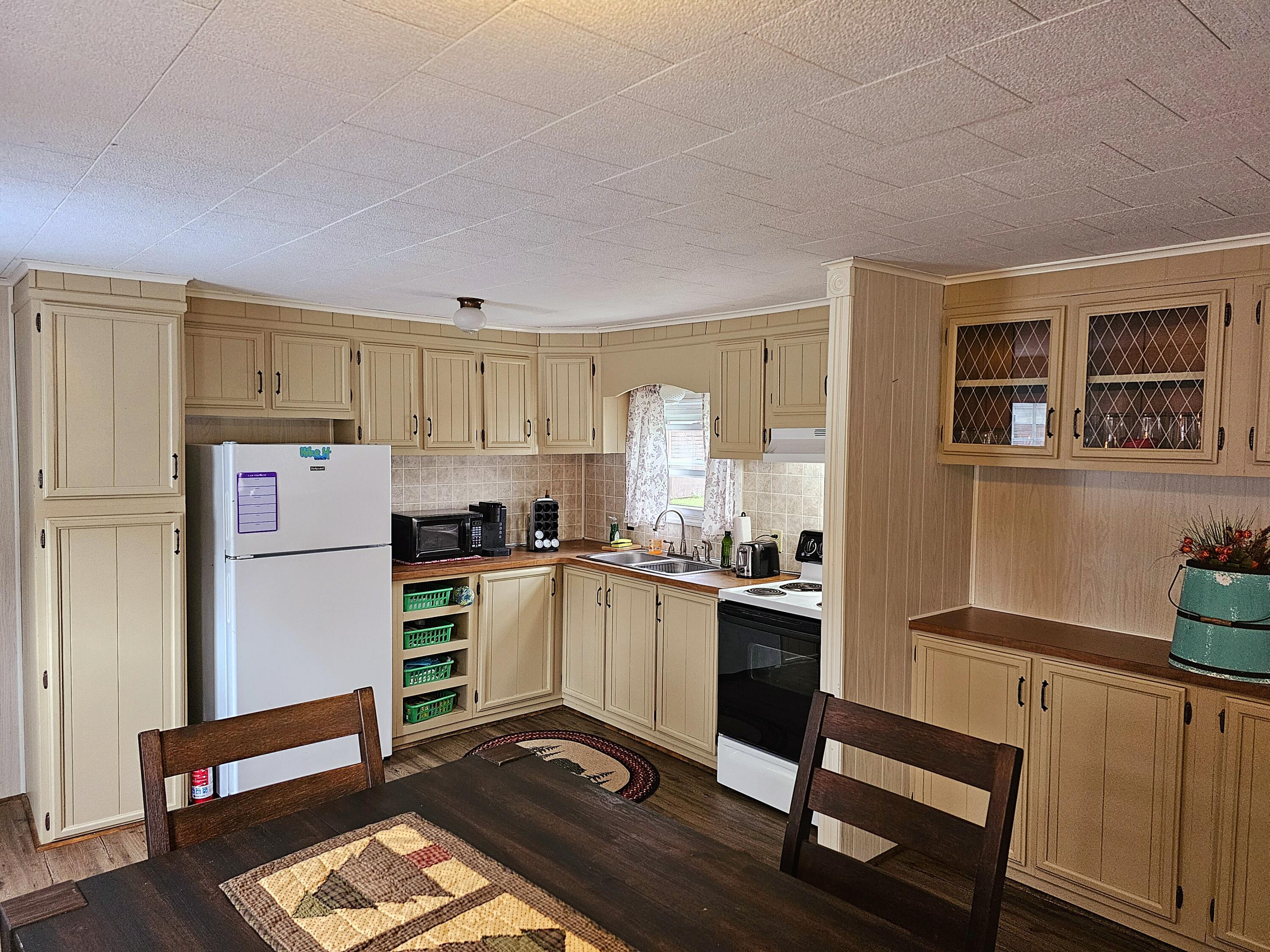 89 Cedar Street Millinocket, ME 04462 - Photo 7 of 25 20231005_105923