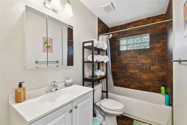 $2,999 | 4324 South Clark Avenue, Tampa, FL 33611