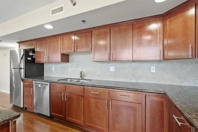 $315,000 | 600 Admiral Boulevard, Unit 1305, Kansas City, MO 64106