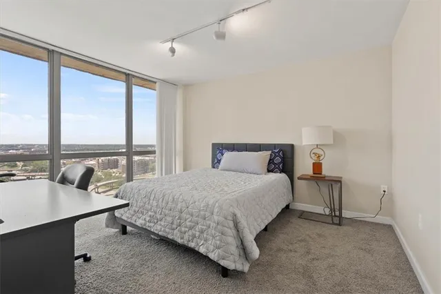 $315,000 | 600 Admiral Boulevard, Unit 1305, Kansas City, MO 64106