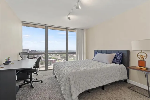 $315,000 | 600 Admiral Boulevard, Unit 1305, Kansas City, MO 64106