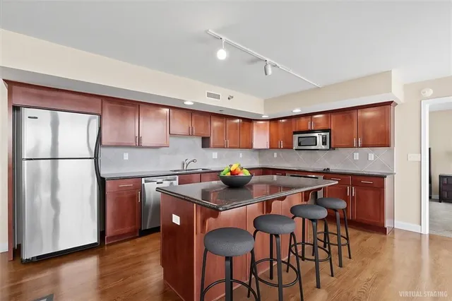 $315,000 | 600 Admiral Boulevard, Unit 1305, Kansas City, MO 64106