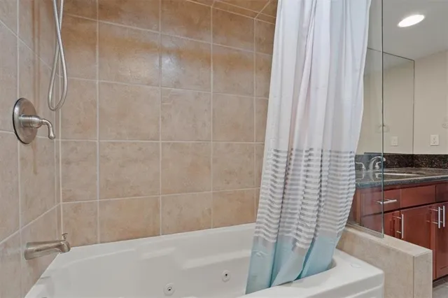 $315,000 | 600 Admiral Boulevard, Unit 1305, Kansas City, MO 64106