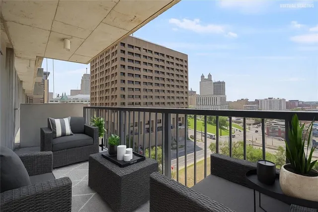 $315,000 | 600 Admiral Boulevard, Unit 1305, Kansas City, MO 64106