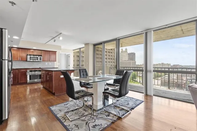 $315,000 | 600 Admiral Boulevard, Unit 1305, Kansas City, MO 64106