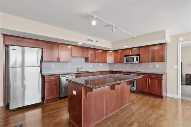 $315,000 | 600 Admiral Boulevard, Unit 1305, Kansas City, MO 64106