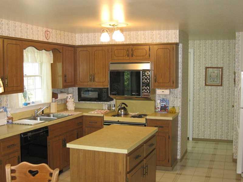 2335 Norton Road Upper St. Clair, PA 15241 - Photo 16 of 25 Kitchen.