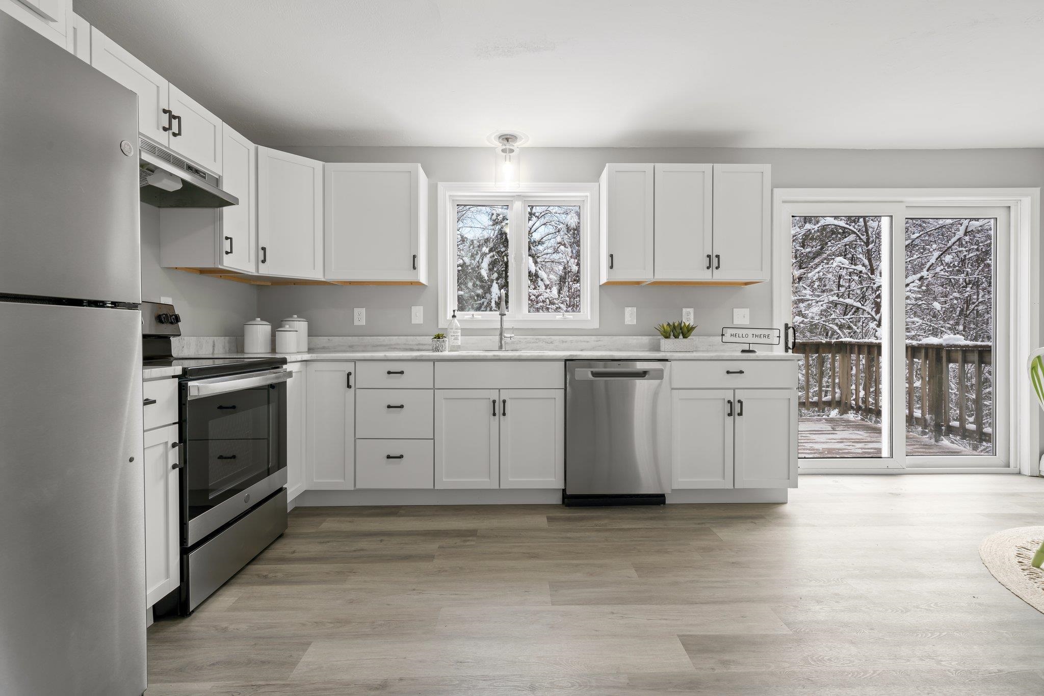 22 Stowell Road Bedford, NH 03110 - Photo 6 of 40 Gallery Image 6