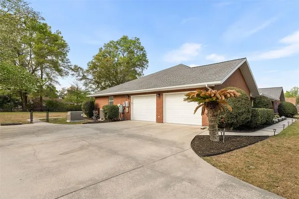 a view of a house with backyard and trees