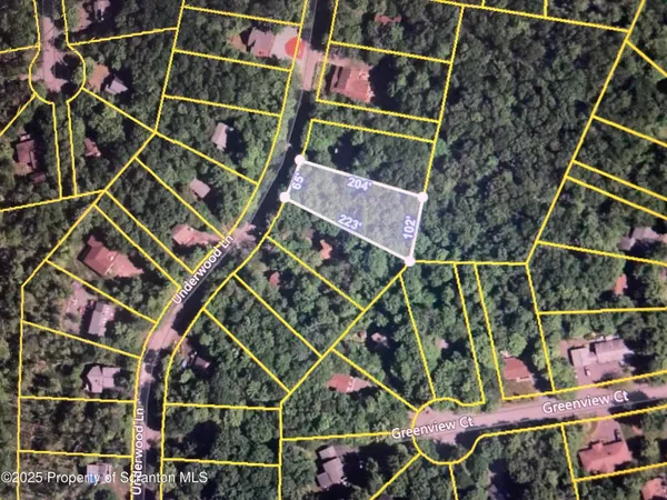 a view of entryway with outdoor seating