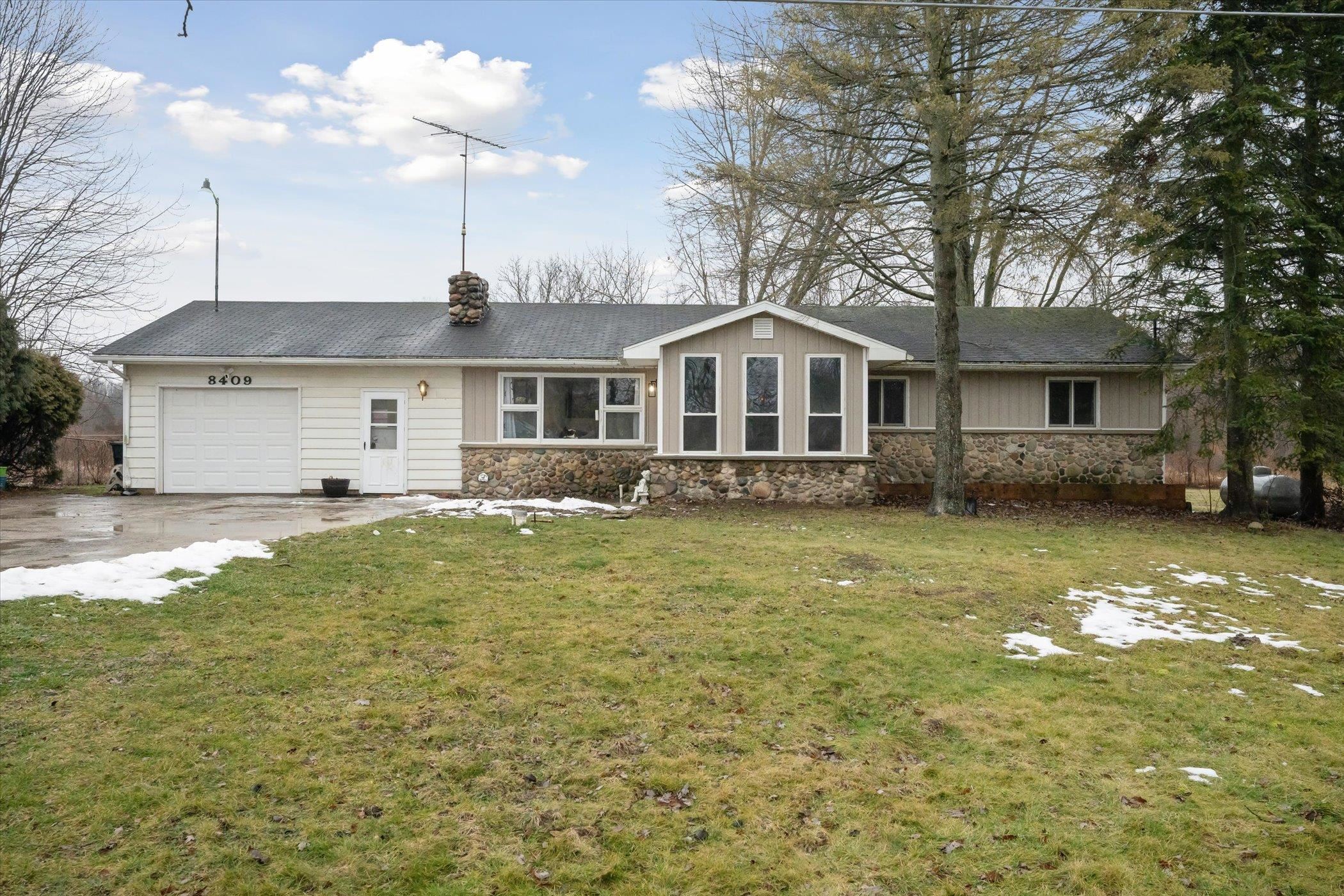 8409 West Rolston Road Linden, MI 48451 - Photo 1 of 29 50101286.JPG