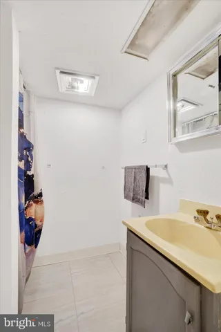 a view of empty room with windows