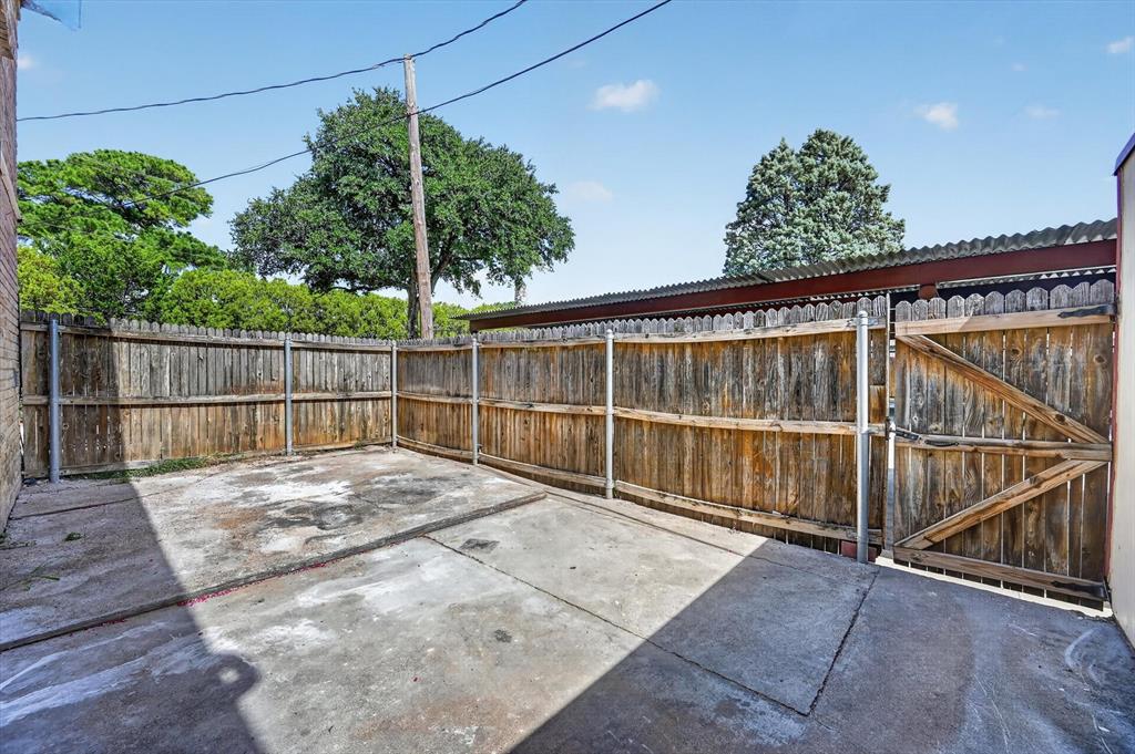 1801 East Grauwyler Road, Unit 101 Irving, TX 75061 - Photo 37 of 39 a view of a backyard