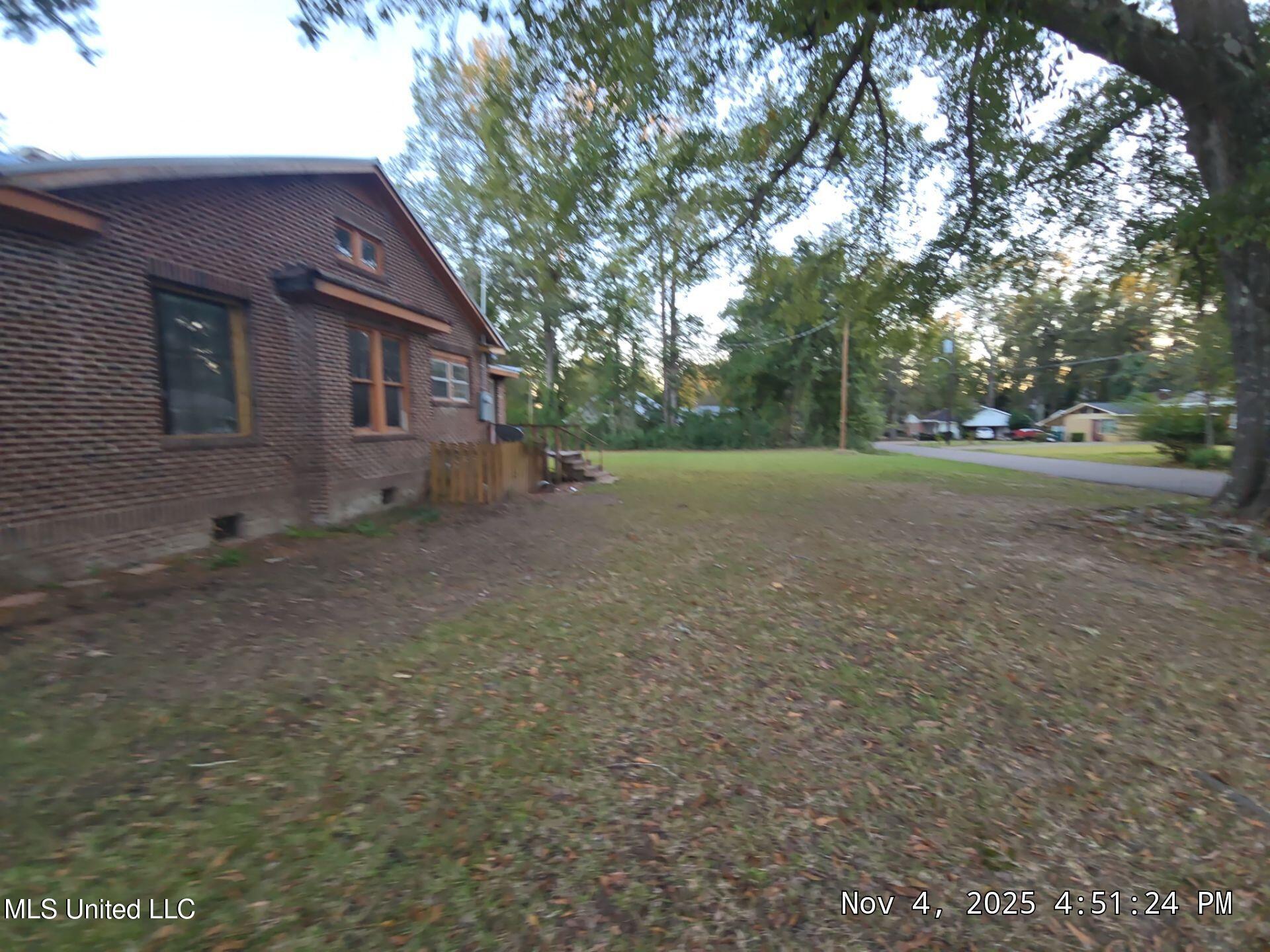 413 Pine Street Lexington, MS 39095 - Photo 4 of 28 1-Nov 04, 2025 22-51-25-K2qP