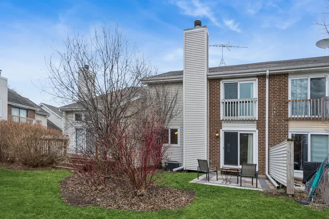 $339,000 | 30W539 Fairway Drive, Naperville, IL 60563