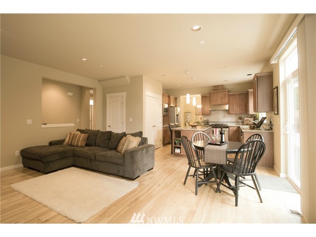5605 Northeast 5th Circle Renton, WA 98059 - Photo 4 of 13