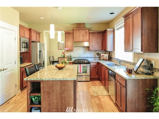 5605 Northeast 5th Circle Renton, WA 98059 - Photo 5 of 13