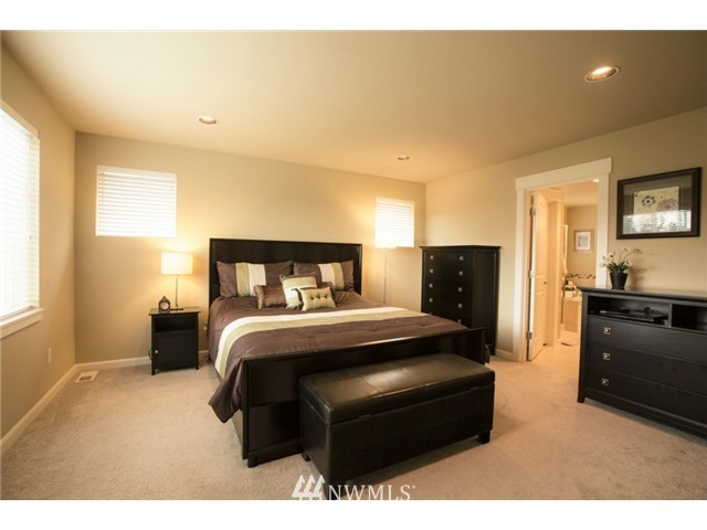 5605 Northeast 5th Circle Renton, WA 98059 - Photo 6 of 13