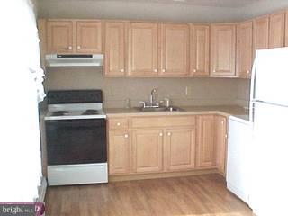 44 Candytuft Road Levittown, PA 19057 - Photo 5 of 6