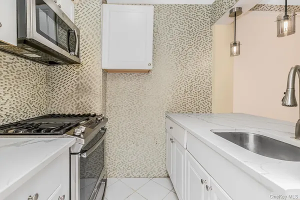 $174,000 | 4315 Webster Avenue, Unit 1J | Woodlawn Heights