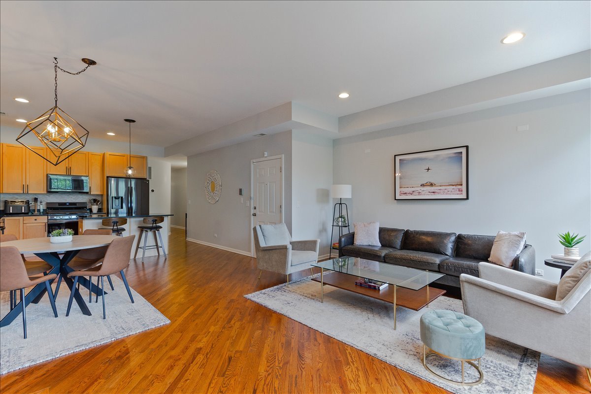 7028 North Ridge Boulevard, Unit 2S Chicago, IL 60645 - Photo 2 of 25