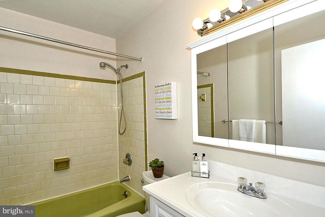 5507 Brooks Woods Road Lothian, MD 20711 - Photo 26 of 30 Shared Full Bath