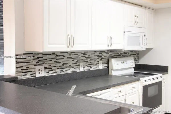 $1,850 | 9640 Northwest 2nd Street, Unit 106, Pembroke Pines, FL 33024