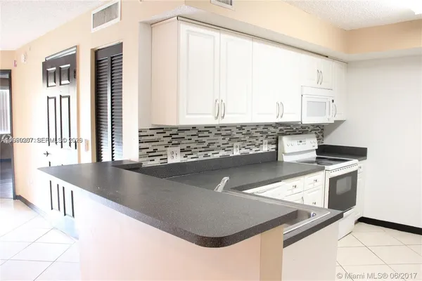 $1,850 | 9640 Northwest 2nd Street, Unit 106, Pembroke Pines, FL 33024
