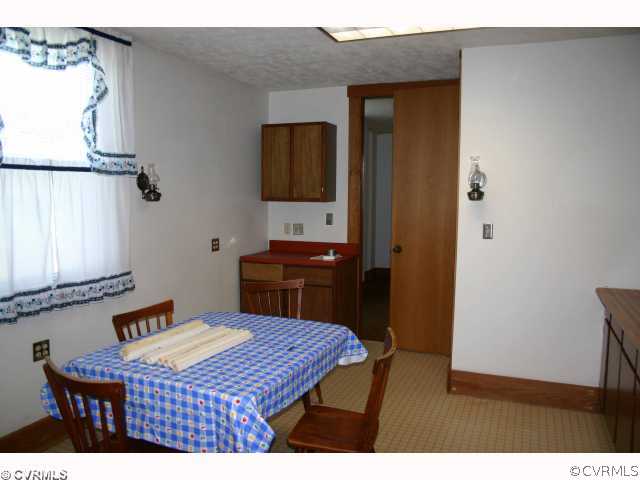 3620 Shepherd Spring Road Gum Spring, VA 23065 - Photo 5 of 8 a dining room with a table and chairs