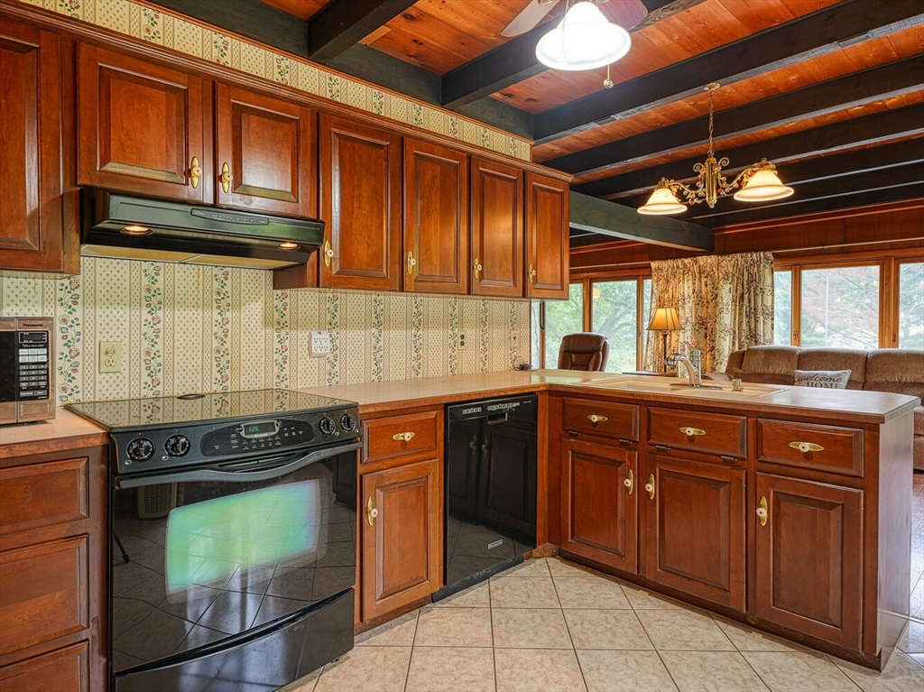 47 Mechanic Street Upton, MA 01568 - Photo 12 of 28 Gallery Image 12