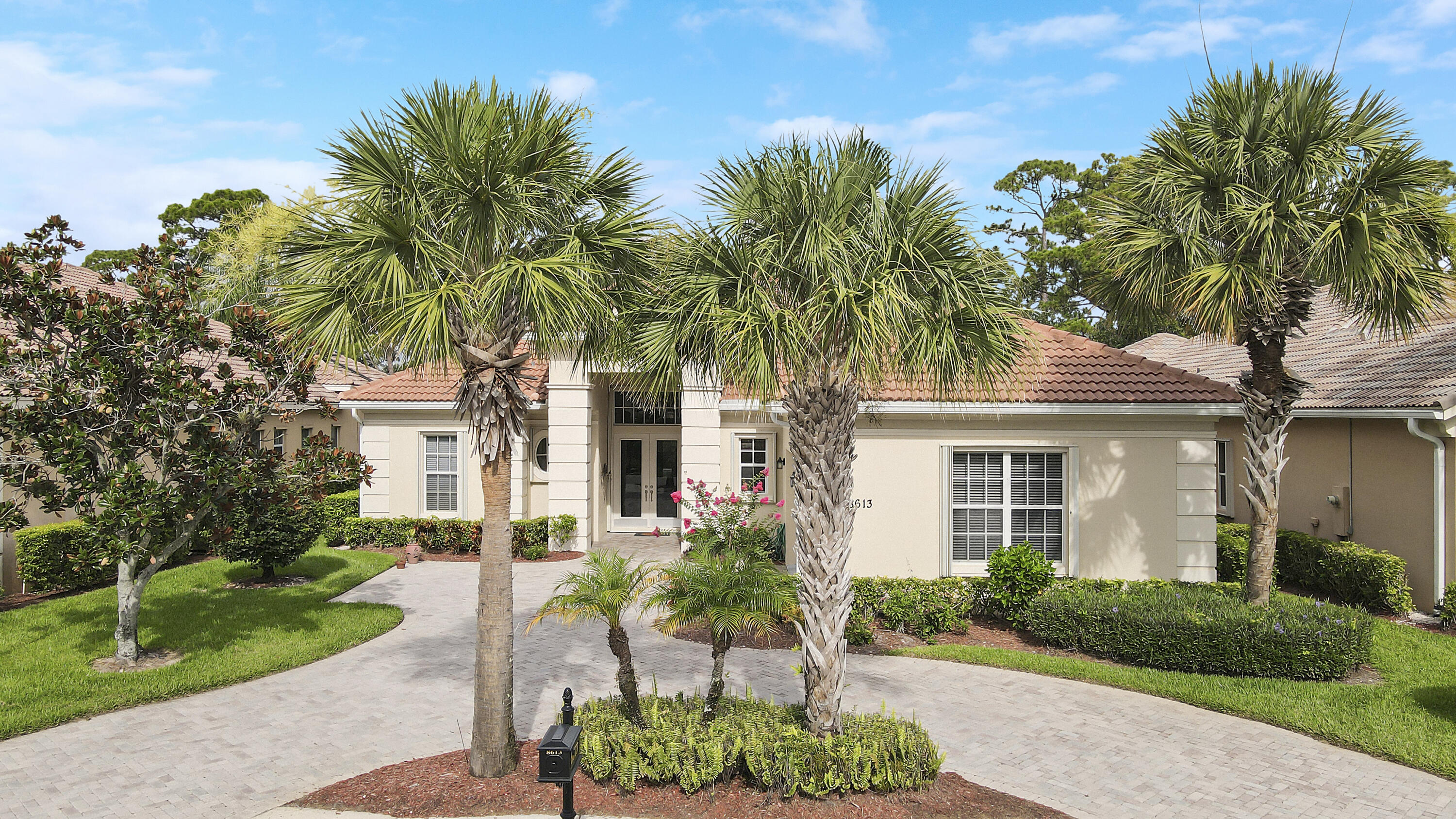 8613 Tompson Point Road Port St. Lucie, FL 34986 - Photo 4 of 78 Circular Driveway