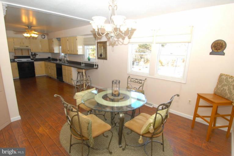 43188 Spinks Ferry Road Leesburg, VA 20176 - Photo 2 of 30 Kitchen