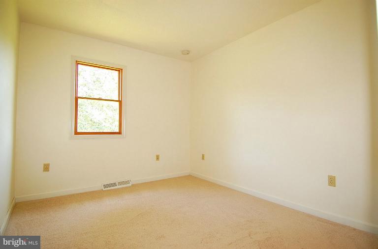 43188 Spinks Ferry Road Leesburg, VA 20176 - Photo 20 of 30 Bedroom