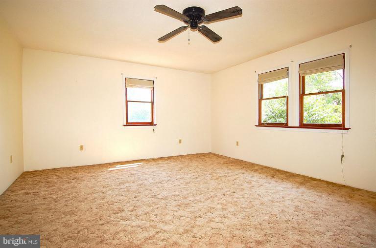 43188 Spinks Ferry Road Leesburg, VA 20176 - Photo 23 of 30 Family Room