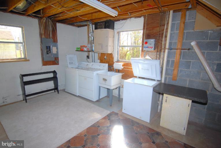 43188 Spinks Ferry Road Leesburg, VA 20176 - Photo 10 of 30 Laundry