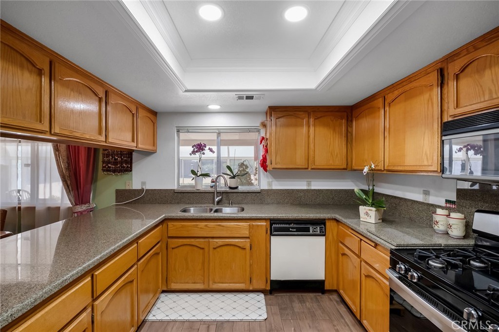 22117 Cholena Road Apple Valley, CA 92307 - Photo 13 of 33