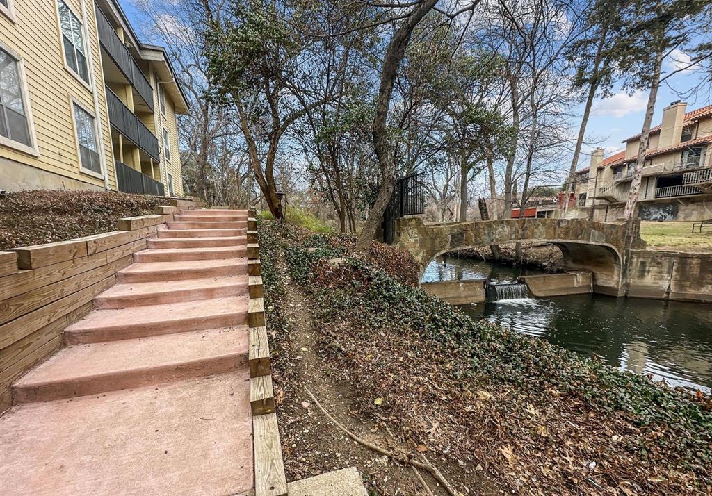 4837 Cedar Springs Road, Unit 304 Dallas, TX 75219 - Photo 22 of 32 a backyard of a house with lots of green space