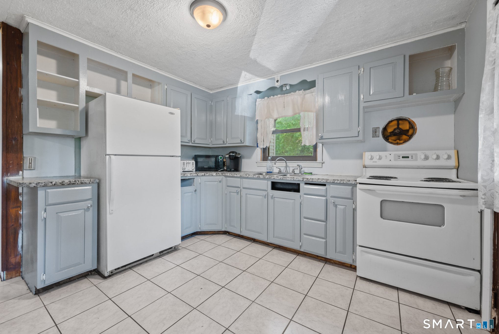 128 Capen Street Windsor, CT 06095 - Photo 3 of 29