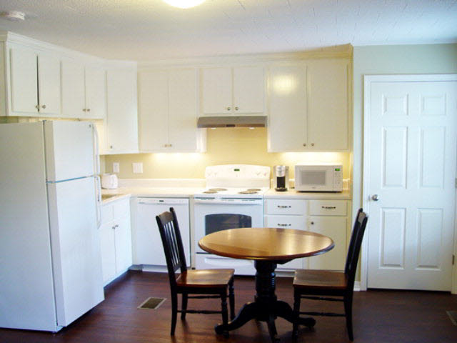 109 Powell Avenue, Unit B Fairhope, AL 36532 - Photo 4 of 12 Kitchen & dining