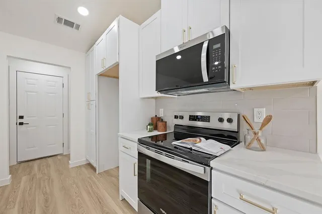 $349,000 | 504 Wild Oak Lane, Euless, TX 76039