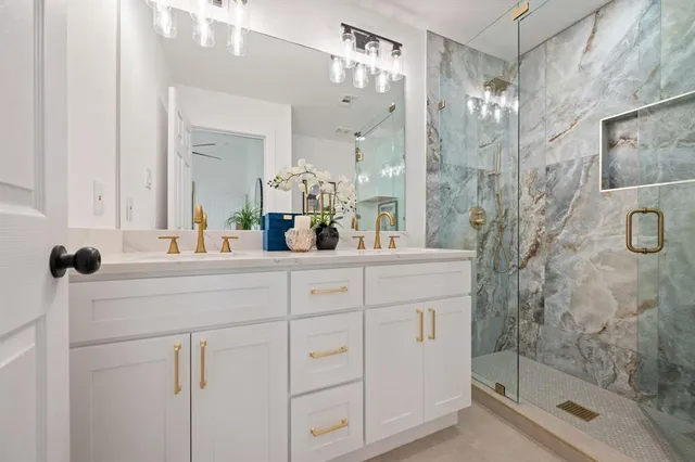 $349,000 | 504 Wild Oak Lane, Euless, TX 76039