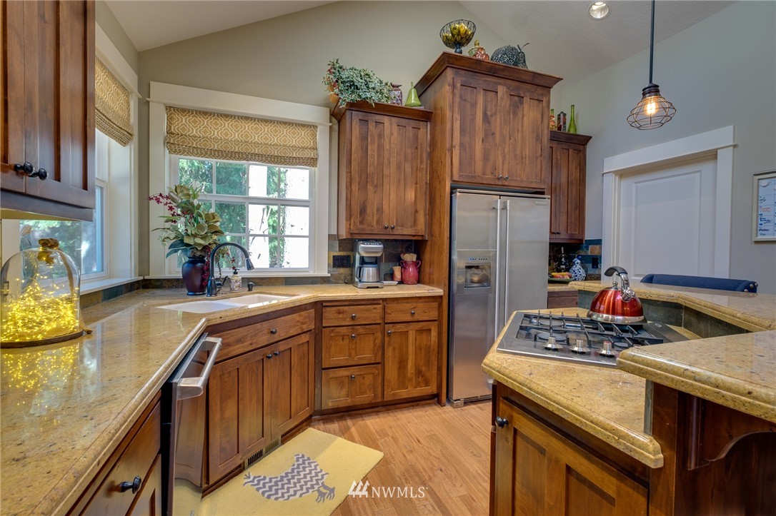 2715 Rocky Point Road Northwest Bremerton, WA 98312 - Photo 9 of 25 Gallery Image 9