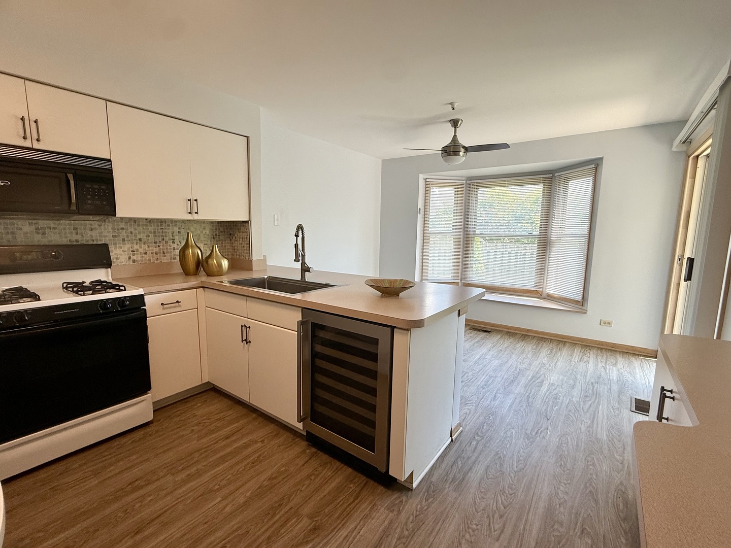 9513 Washington Road Morton Grove, IL 60053 - Photo 4 of 15