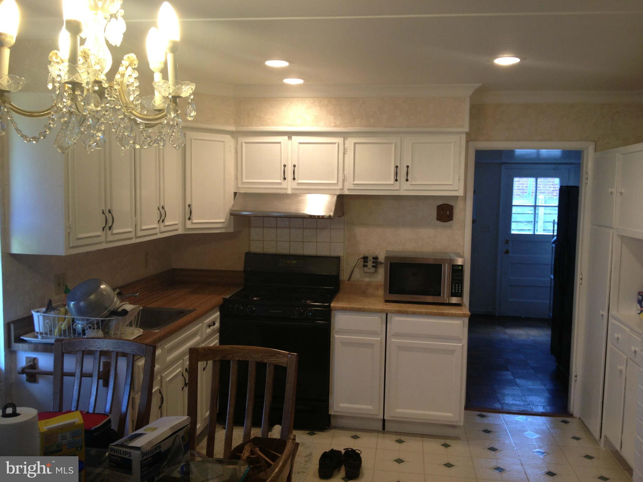 7119 Highland Street Springfield, VA 22150 - Photo 11 of 27 Kitchen