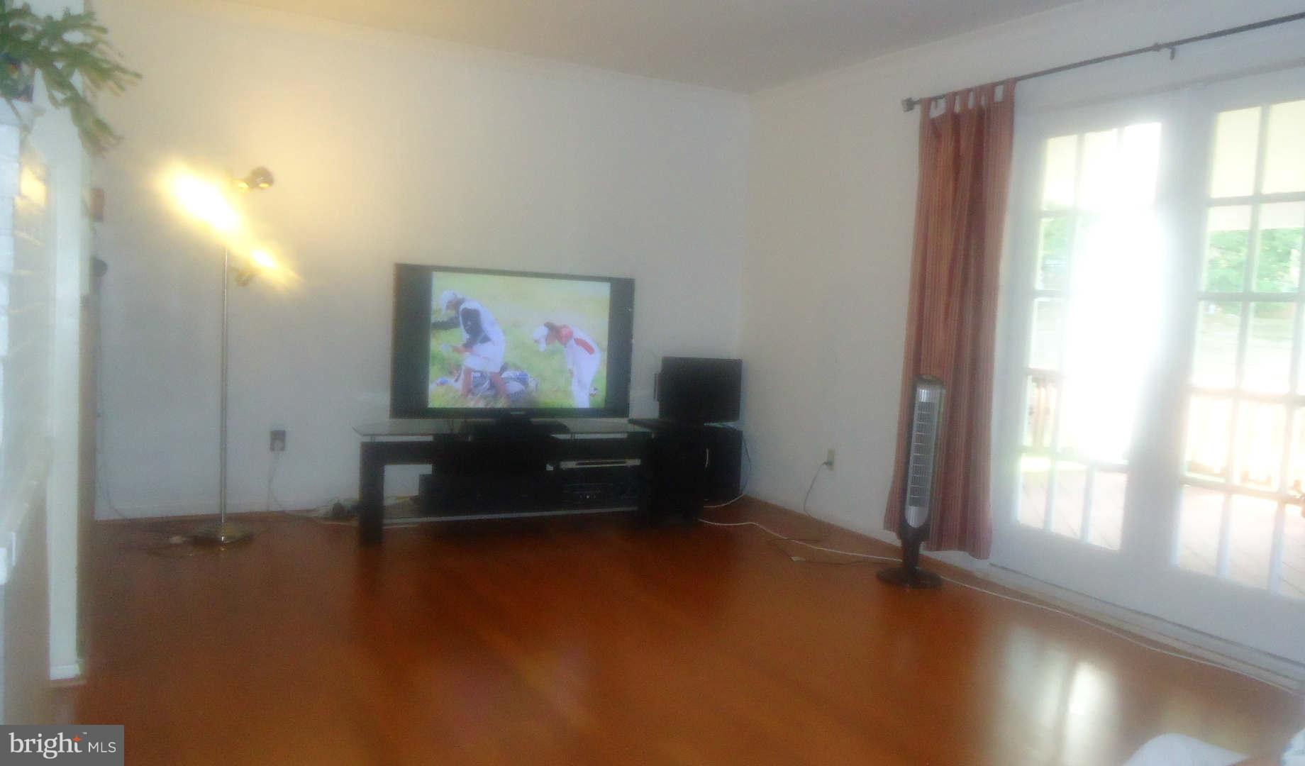 7119 Highland Street Springfield, VA 22150 - Photo 8 of 27 Living Room