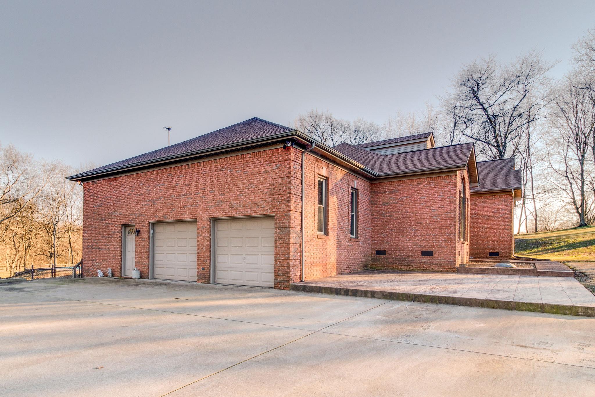 1040 Rip Steele Road Columbia, TN 38401 - Photo 25 of 25 front view of a house with a yard