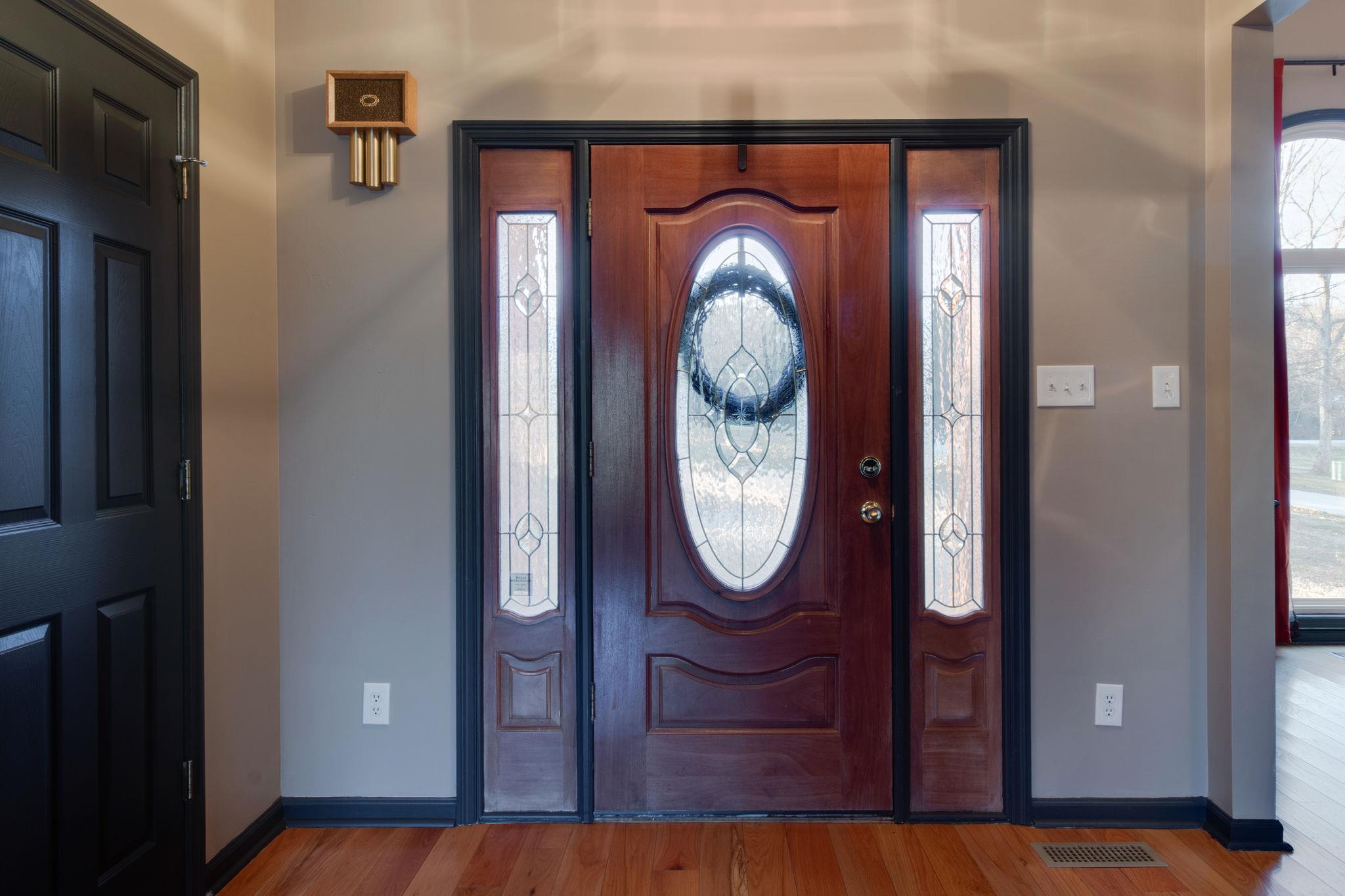 1040 Rip Steele Road Columbia, TN 38401 - Photo 6 of 25 a view of sitting space and mirror